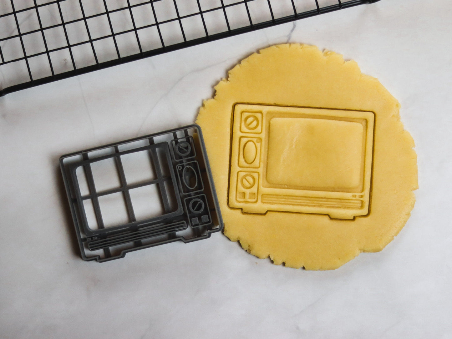 Retro TV - Cookie Cutter Fondant Pastry Baking Biscuit